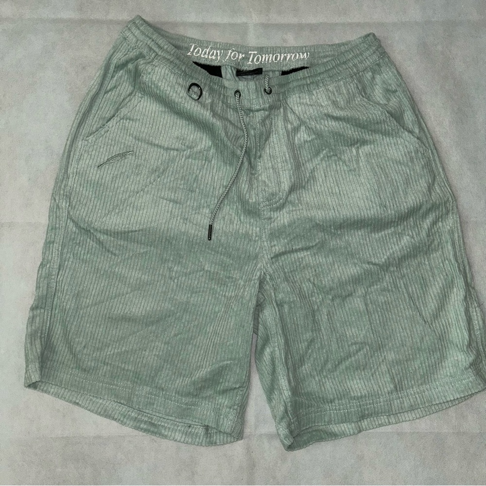 Publish corduroy green drawstring elastic waist shorts NWT size 32